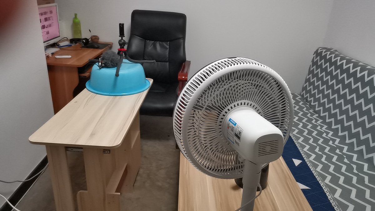 aileb507258's tweet photo. Just spent 10 minutes staring at the ceiling fan. Productivity = 0, vibes = 100. https://t.co/UO8Gb0pBMh