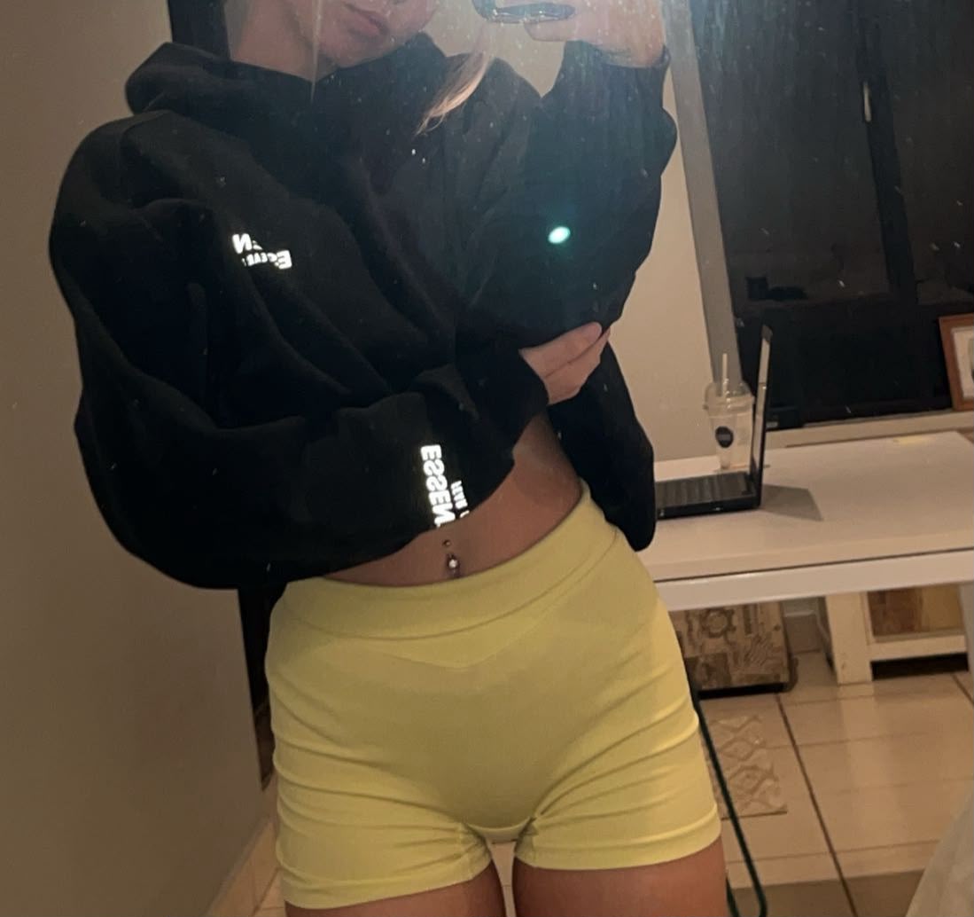 bay_blondie_sa's tweet photo. Chilling for the day? 💛💛💛 https://t.co/Glld0D2WOl