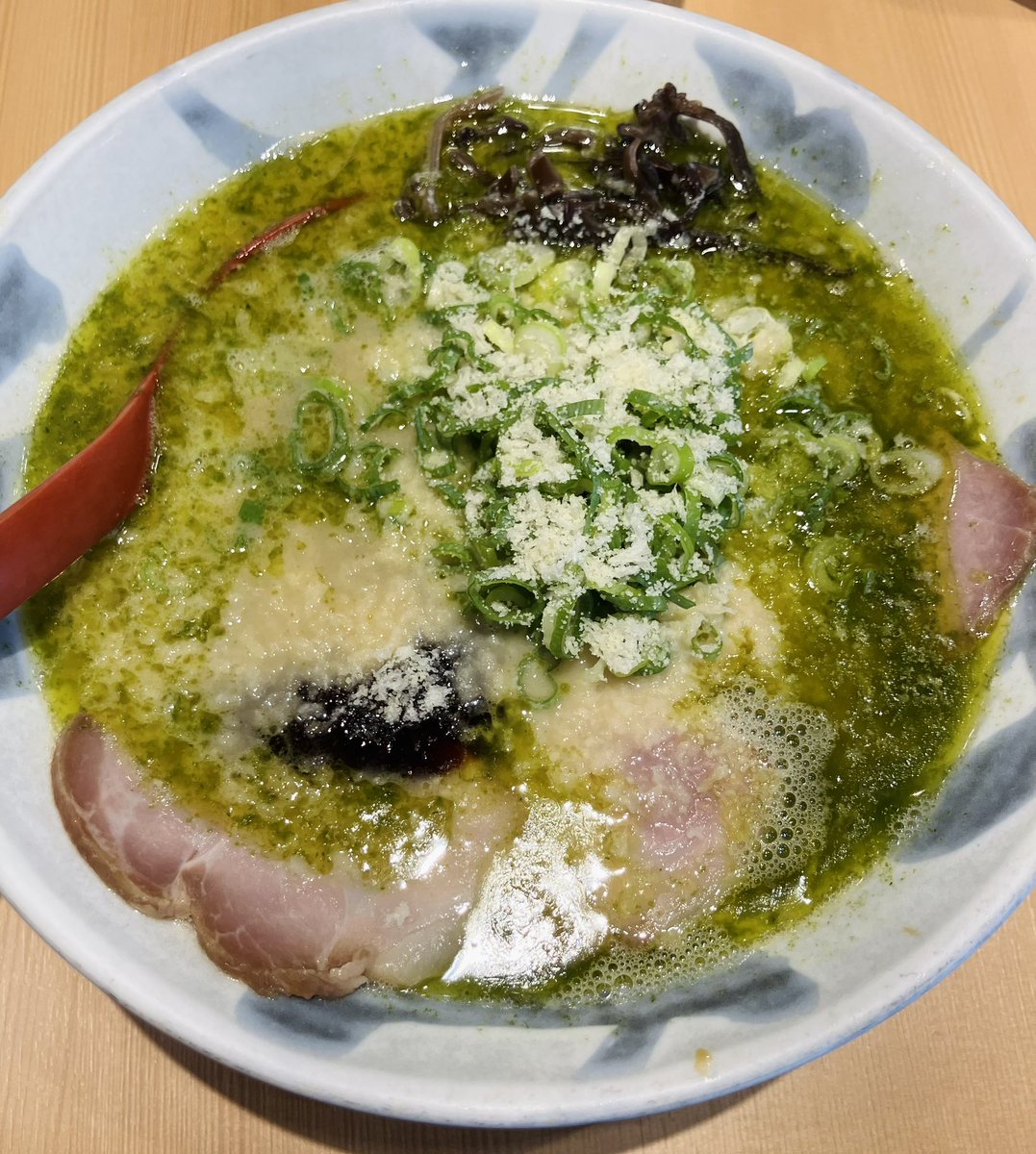 machi719's tweet photo. ライブ前なので美容院行ってきた✂️
お昼はバジル豚骨ラーメン🍜🌿 https://t.co/q4Oi3D1s6O