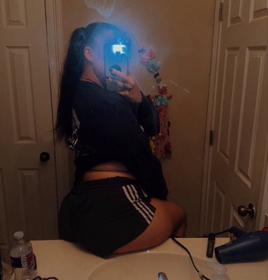 princessrev0's tweet photo. God forbid a girl be both a princess &amp; a problem 👑💅❤️ https://t.co/2a3bAhLmLW