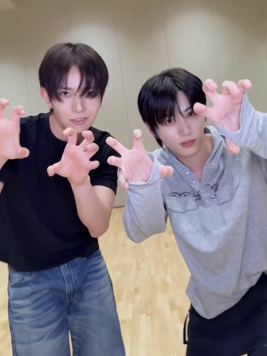 taesanvi's tweet photo. 𖾕𖾝꙼ᩚ𛲕𖾟 ฅ^>⩊<^ ฅ #태산 #에반 https://t.co/IkavlhPq4A