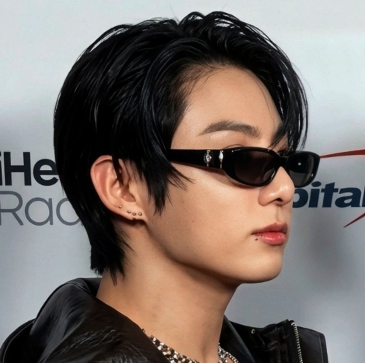 Jkthvva's tweet photo. THESE SICK SIDE PROFILES OMG!! https://t.co/KoB7Kk4Dw6