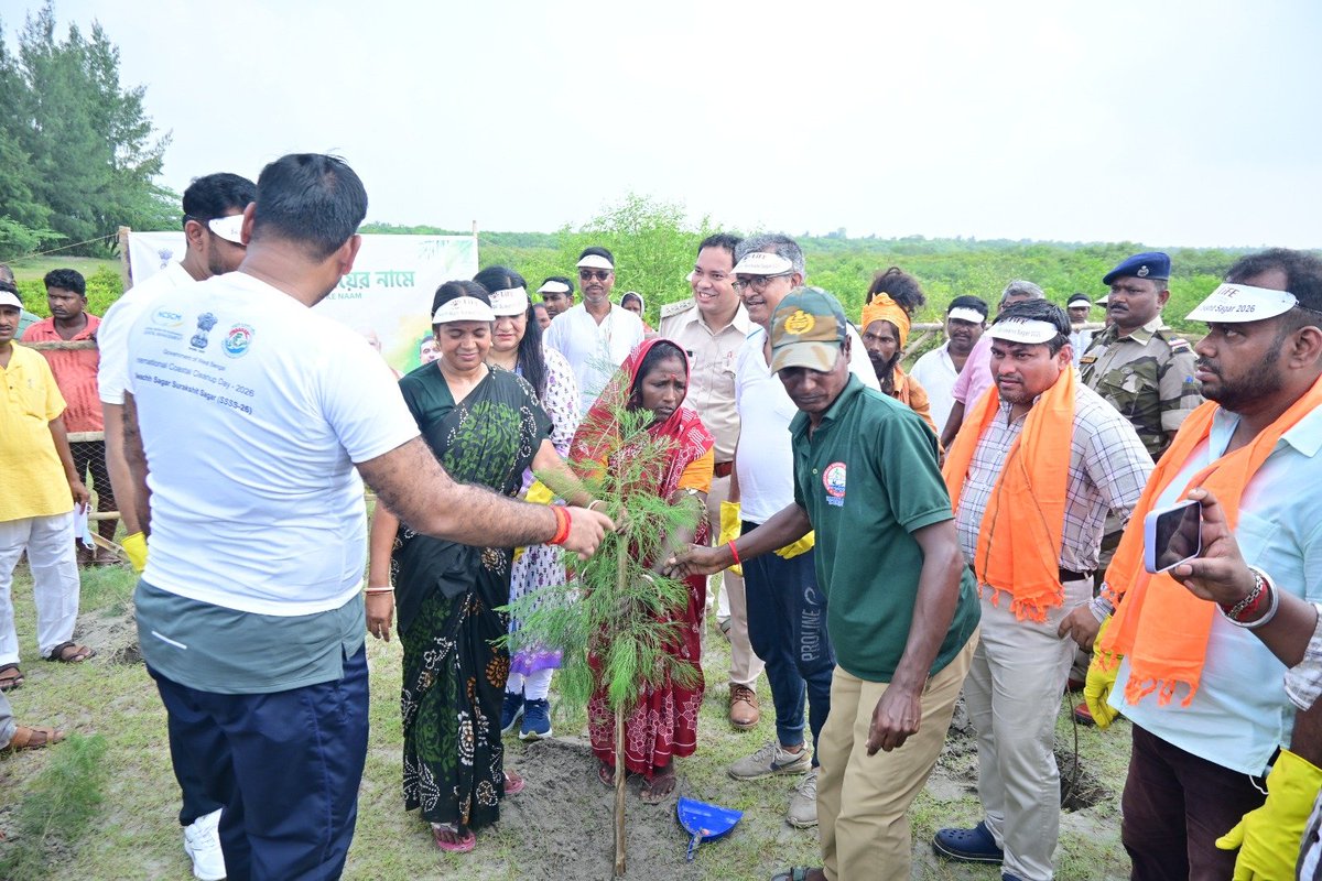KakdwipICA's tweet photo. Yoga for wellness, cleaning for conservation, trees for the future!

The "Swachh Sagar, Surakshit Sagar" campaign observed at GangaSagar today with Hon'ble MIC Forest &amp; Env Shri Manoj Kumar Orao, for a yoga session, beach cleanup, and plantation drive.

#SwachhSagarSurakshitSagar https://t.co/xl7NTP56fm
