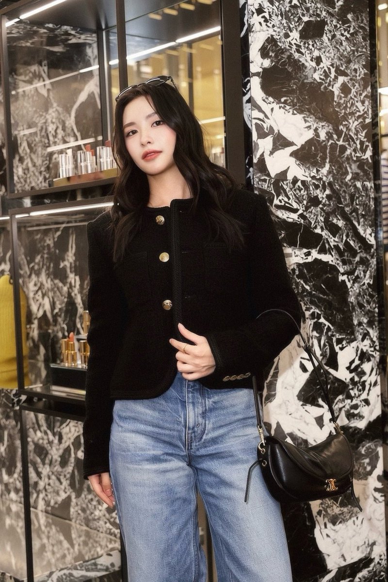 Lookkaeww_k's tweet photo. Let me carry your bag, you carry my heart. 😉

LOVE YOU MORE LK 19
#lookkaewkamollak 
#CELINE https://t.co/7VTKMkNmB9