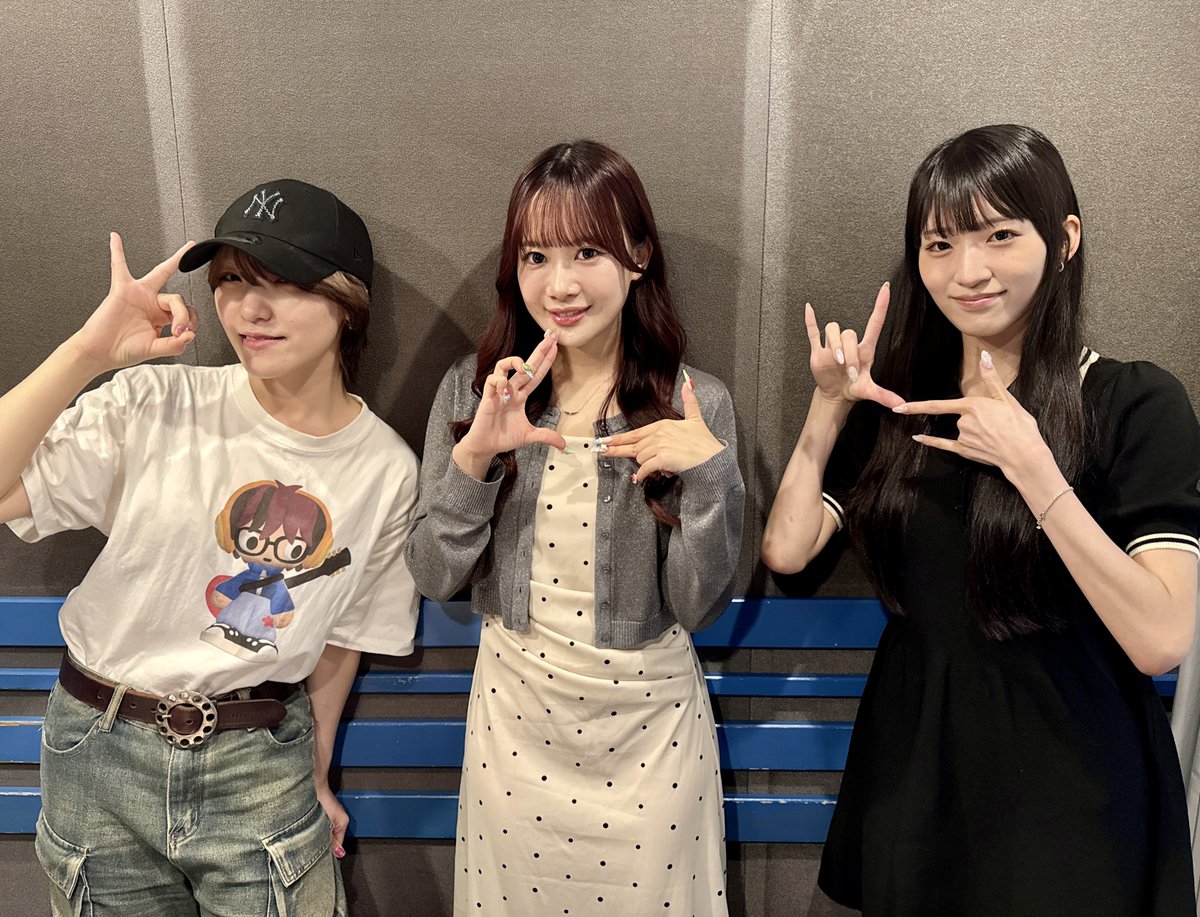 beyodoyo795's tweet photo. ˗ˏˋ 🎤𝙃𝙚𝙡𝙡𝙤! 𝙋𝙧𝙤𝙛𝙚𝙨𝙨𝙞𝙤𝙣𝙖𝙡💃 ˎˊ˗
━━┅━━ ━━━━━ ━━┅
〜歌う時、踊る時
何を考えているのかすべてお話します〜
🗣️テーマ📡
『#里吉うたの のコレオの流儀🕺』
⊹ビヨの振り付け、どうやって作っている?
⊹実は「フォーメーション」から考えている?
⊹振り付けのアイデアは、どんな時に思いつく?
⊹楽曲ごとの象徴的なポーズを作る理由
⊹「笑止千万」のコレオで一番苦戦したこととは?
⊹メンバーの個性を振り付けにどう活かしている?
⊹里吉うたのが考える「振り付け」とは?
今夜、コレオグラファー・里吉うたのの
“振り付けの裏側”を語り尽くします💃✨
#ビヨドヨ795
#BEYOOOOONDS
#ocha_norma