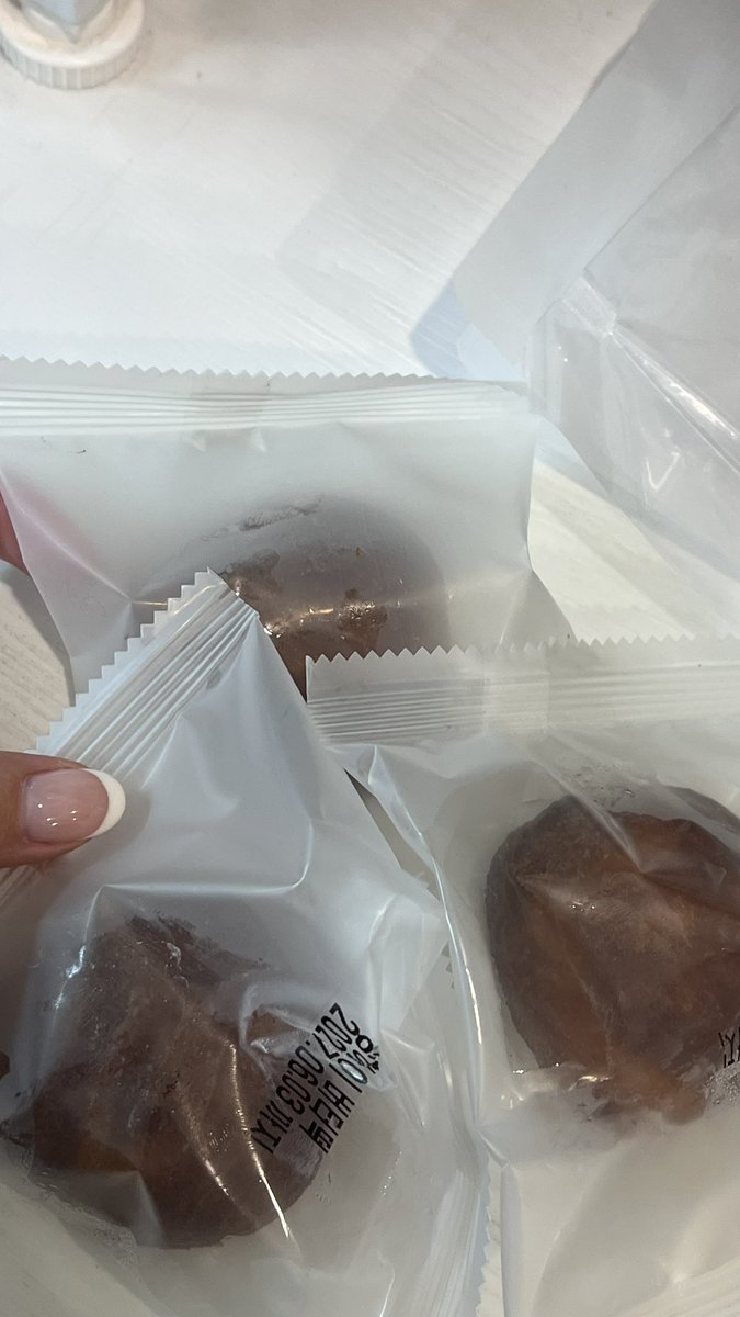 forlov333's tweet photo. 어제 폐급 라떼아트와 매니저님이 고생햇다구 주신 버터떡 ..♡ (오더108번 너 사람이야?) https://t.co/sZbdCEYTtw