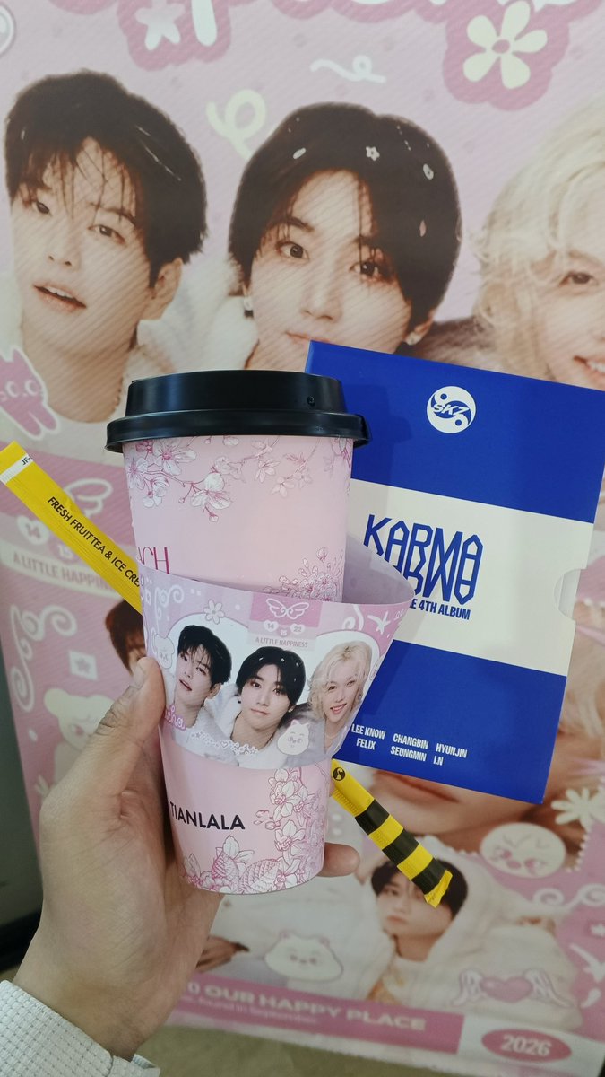 chrisadness's tweet photo. thank u so much for the treats ALSO THE FREEBIES!! wow 🥺☝🏻

#HappinessFoundinSeptember
#VirgorachaBDAY https://t.co/IVfjO5LbfY
