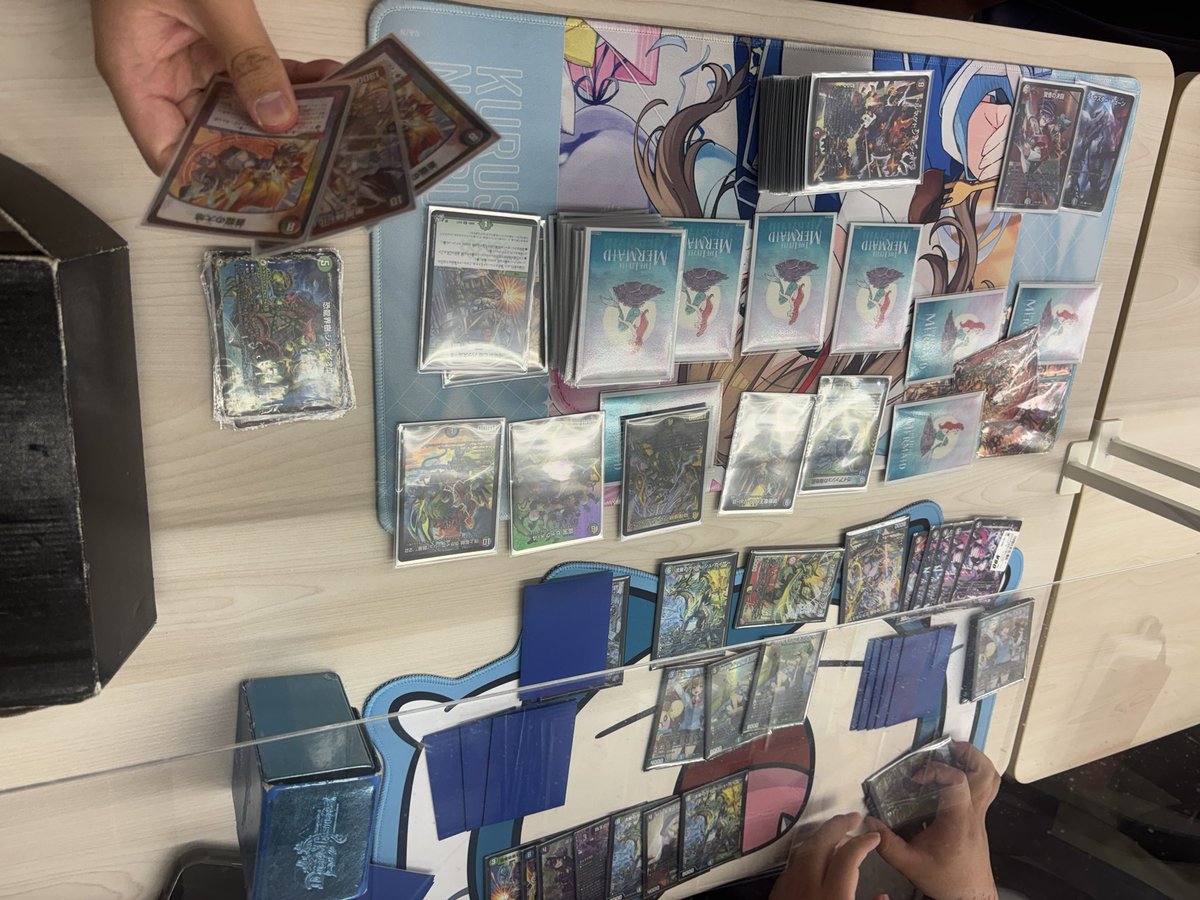 DmpMasked's tweet photo. 二回戦別の卓です！
60枚デッキVSアナカラー生徒会
まさかの展開！ https://t.co/oxmzzDQXDe
