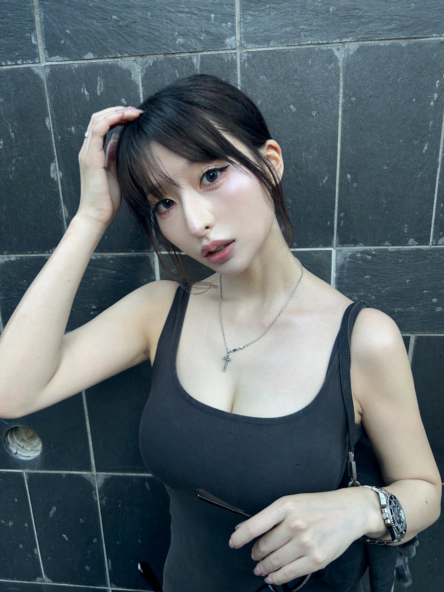 Riocrjnio's tweet photo. 【予告】
総フォロワー50万人のインフルエンサーあかり。

俺のセ友

18時からとある夜の日の一部始終を公開します https://t.co/t8l01m34Ji