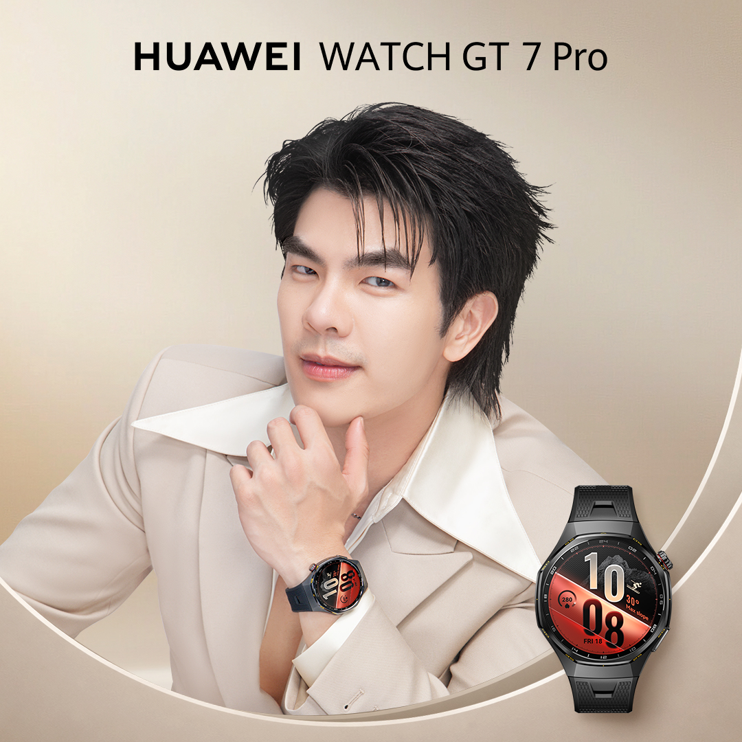 SuperstarnewsTH's tweet photo. หัวเว่ยดึง “มาย-ภาคภูมิ” นั่งแท่นเซเลบริตี้เปิดตัว HUAWEI WATCH GT 7 Series สะท้อนภาพลักษณ์สมาร์ทวอทช์พรีเมียมเรือธง ชูดีไซน์ Quiet Luxury ผสาน AI ดูแลสุขภาพเหนือระดับ

#HUAWEIWatchGT7 #HUAWEIWatchGT7Pro #HUAWEIWatchGT7Series #TimeForYourBest ax
กรุงเทพฯ 18 กันยายน 2569 – หัวเว่ย คอนซูมเมอร์ บิสสิเนส กรุ๊ป (ประเทศไทย) ประกาศเปิดตัว “มาย-ภาคภูมิ ร่มไทรทอง” นักแสดงและศิลปินหนุ่มสุดฮอตที่เปี่ยมด้วยสไตล์ มารับหน้าที่ “เซเลบริตี้” ร่วมถ่ายทอดภาพลักษณ์สมาร์ทวอทช์ระดับเรือธงรุ่นล่าสุด HUAWEI WATCH GT 7 Series ที่มาพร้อมคอนเซปต์ “Time for Your Best” ตอกย้ำการเป็น AI Health Companion ที่ผสมผสานความหรูหราสไตล์ Quiet Luxury เข้ากับนวัตกรรมการดูแลสุขภาพเชิงลึก และประสิทธิภาพการออกกำลังกายระดับมืออาชีพอย่างลงตัว ตอบโจทย์ไลฟ์สไตล์ของคนรุ่นใหม่ที่ใส่ใจทั้งภาพลักษณ์และสุขภาพเชิงป้องกัน

การร่วมงานกับหัวเว่ยในครั้งนี้ “มาย-ภาคภูมิ” เป็นตัวแทนอย่างสมบูรณ์แบบของกลุ่ม Aspirational Professional และสไตล์ไอคอนที่พิถีพิถันในการเลือกสรรสิ่งที่ดีที่สุดให้ตัวเอง ไม่ว่าจะเป็นเรื่องของแฟชั่นการแต่งกาย ไลฟ์สไตล์ที่แอคทีฟ เช่น กีฬาเทนนิสและกิจกรรมกลางแจ้ง ไปจนถึงการบริหารจัดการสุขภาพในวันทำงานที่ยุ่งเหยิง ซึ่ง HUAWEI WATCH GT 7 Series เข้ามาตอบโจทย์ทั้งในแง่ของเครื่องประดับระดับพรีเมียมที่เสริมลุคให้โดดเด่นเหนือกาลเวลา และผู้ช่วยอัจฉริยะที่ดูแลสุขภาพได้แบบรอบด้านตลอด 24 ชั่วโมง

HUAWEI WATCH GT 7 Series มาพร้อมสโลแกน “งดงามด้วยดีไซน์ ยกระดับทุกการเคลื่อนไหว ล้ำหน้าด้วยสุขภาพเหนือระดับ” (Elegant by Design. Elevated by Movement. Elite by Health.) ยกระดับงานประกอบด้วยวัสดุพรีเมียมระดับไฮเอนด์ โดยในรุ่น HUAWEI WATCH GT 7 Pro ตัวเรือนทำจากไทเทเนียมอัลลอยด์ที่ทนทาน ผสานกรอบเซรามิกนาโนคริสตัล (Nanocrystal Ceramic Bezel) หน้าปัดกระจกแซฟไฟร์กันรอยขีดข่วน และสาย EasyCross™ ดีไซน์เก็บปลายสายอย่างไร้รอยต่อ นุ่มกระชับ ใส่สบายในทุกกิจกรรม

จัดเต็มด้วยเทคโนโลยี AI Powered Comprehensive Health Management ยกระดับการวิเคราะห์สุขภาพเชิงลึกเฉพาะบุคคลด้วย Celia AI Health Insights พร้อมฟีเจอร์ใหม่อย่าง Physical Readiness ประเมินความพร้อมของร่างกายในแต่ละวัน และ Morning Briefing สรุปข้อมูลสุขภาพหลังตื่นนอน นอกจากนี้ รุ่น GT 7 Pro ยังเป็นครั้งแรกของอุตสาหกรรมที่รองรับการศึกษาความเสี่ยงโรคหลอดเลือดหัวใจ (Coronary Heart Disease Study) และการประเมินความเสี่ยงภาวะเบาหวาน (Diabetes Risk Study)[1] พร้อมการตรวจวัดคลื่นไฟฟ้าหัวใจ (ECG)[2] แม่นยำสูง

ในด้านการออกกำลังกาย HUAWEI WATCH GT 7 Series พร้อมตอบโจทย์เทรนด์สปอร์ตไลฟ์สไตล์ด้วย AI-Powered Sport Performance และระบบระบุพิกัด AI-XDR Positioning แม่นยำสูง รองรับโหมดยอดฮิตอย่าง เทนนิส, กอล์ฟ (พร้อมระบบ Plays-Like Distance คำนวณความชัน), ปั่นจักรยาน (พร้อมระบบ Climb Planning และแจ้งเตือนโค้งหักศอก Smart Sharp Turn Alerts)[3] และดำน้ำลึก (Free diving) พร้อมใช้งานได้ยาวนานเป็นพิเศษด้วยแบตเตอรี่ High-Silicon Stacked สูงสุดถึง 21 วัน[4] และเติมเต็มความสะดวกในชีวิตประจำวันด้วยการรองรับ NFC และการแตะจ่ายเงินที่ 7-Eleven[5] โดยสามารถเชื่อมต่อและใช้งานร่วมกับระบบปฏิบัติการทั้ง Android และ iOS ได้อย่างสมบูรณ์แบบ[6]

พิเศษ! สำหรับแฟนๆ และผู้ที่หลงใหลในเทคโนโลยีสไตล์พรีเมียม เตรียมพบกับกิจกรรมสุดเอ็กซ์คลูซีฟที่หัวเว่ยจะพา “มาย-ภาคภูมิ” มาร่วมเปิดมุมมองการดูแลสุขภาพและการแมตช์ลุคสุดชิคไปกับ HUAWEI WATCH GT 7 Series ในงานเปิดตัวอย่างเป็นทางการ เร็วๆ นี้

เตรียมสัมผัสความหรูหราที่มาพร้อมสมรรถนะเหนือระดับ และติดตามการประกาศราคาจำหน่ายในประเทศไทยของ HUAWEI WATCH GT 7 Series ได้ในวันที่ 24 กันยายน 2569 นี้ พร้อมช่องทางสั่งซื้อล่วงหน้า (Pre-order) และโปรโมชันสุดพิเศษได้ที่หน้าร้าน HUAWEI Experience Store, ร้านค้าตัวแทนจำหน่ายที่ร่วมรายการ และช่องทางออนไลน์ HUAWEI Store, Lazada, Shopee และ TikTok Shop รวมถึงติดตามข่าวสารเพิ่มเติมได้ทางเพจเฟซบุ๊ก Huawei Mobile TH หรือแอปพลิเคชัน My HUAWEI บน AppGallery