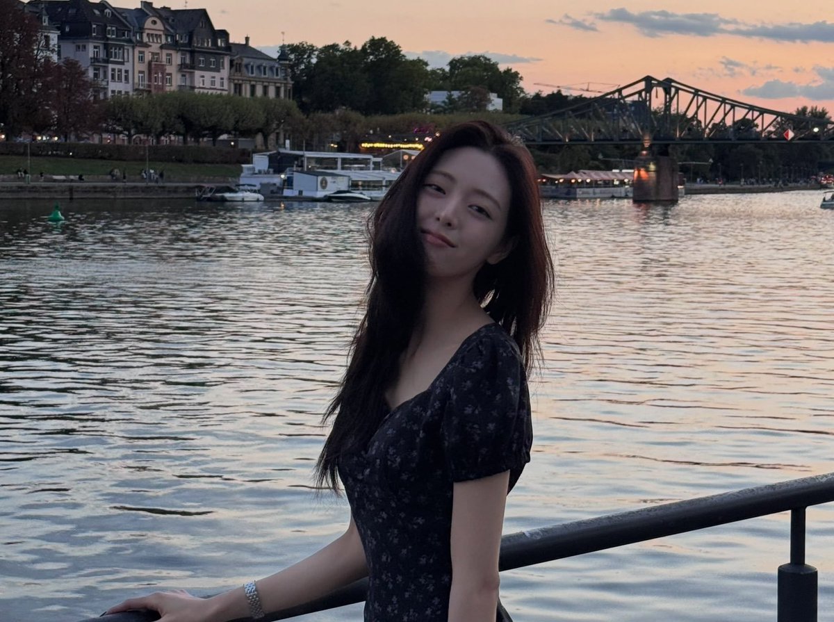 yuvnua's tweet photo. POV: I'm your girlfriend. ˚✦. ᕱ⑅ᕱ₊ https://t.co/1bzzb8YUhr