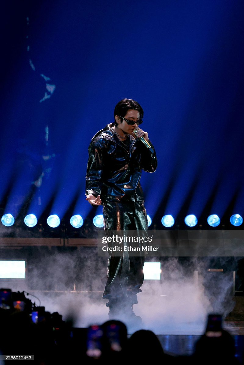 dailyjkpraise's tweet photo. Getty images of Jungkook for iHeartRadio performance. https://t.co/oU2HpBUZIG