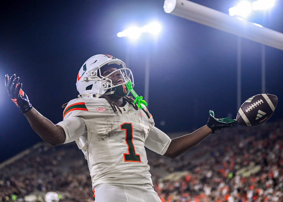 MiamiHurricane's tweet photo. Injury-plagued Canes hold on to beat Wake Forest 33-20

✍️: Brendan Cafferty
📸: David Lebowitz
🔗: https://t.co/kurcQRFWMY https://t.co/BTm5icAbT6
