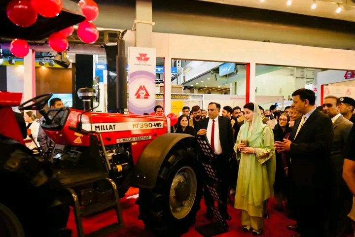 Reemkhanou's tweet photo. CM Maryam Nawaz Sharif visited various stalls at the Pakistan International Auto Show and inspected electric vehicles, expressing particular interest in the electric ambulance.

She also reviewed the latest vehicles, motorcycles and generators and inspected Suzuki’s biogas model. https://t.co/jIf8uOOeKT