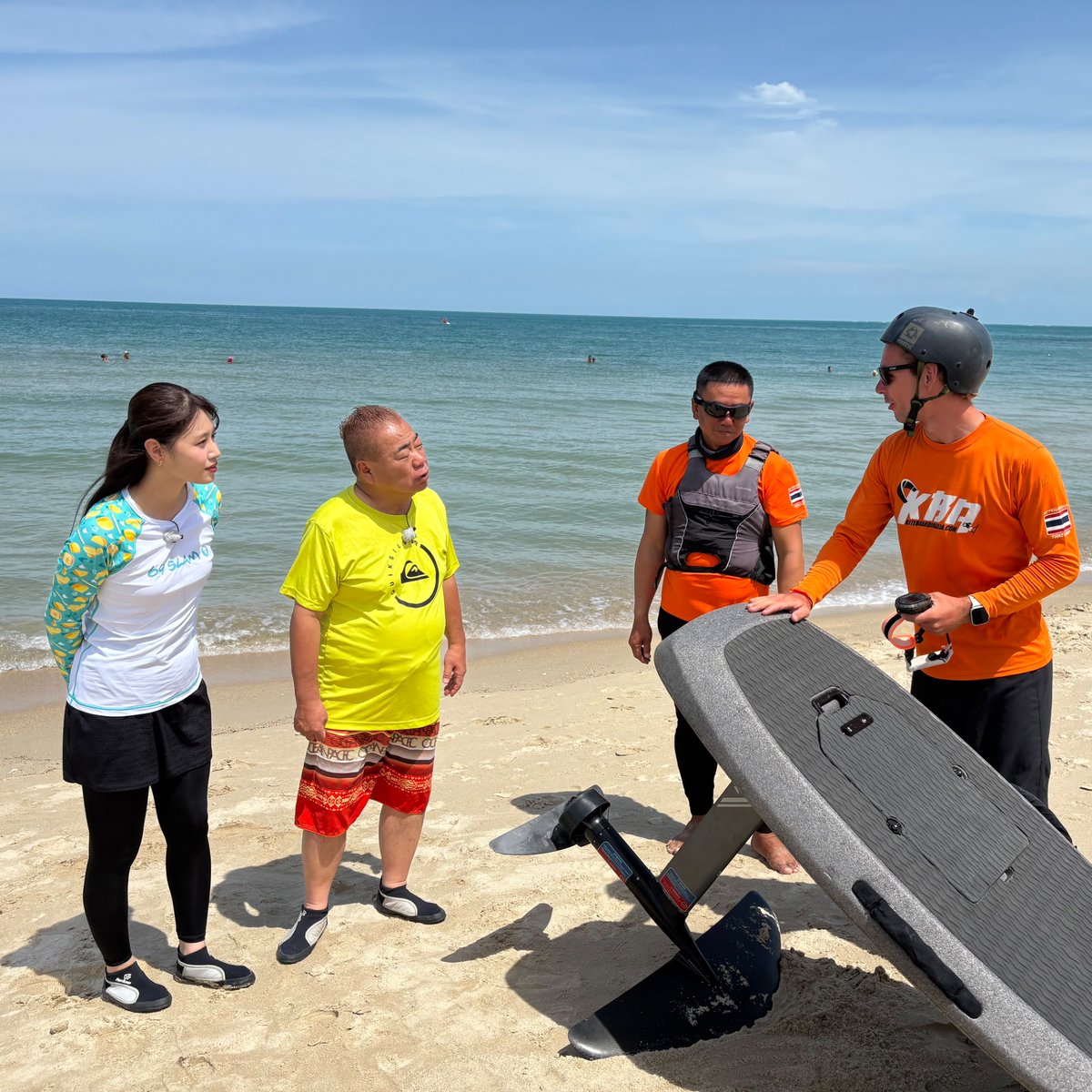 itteq_ntv's tweet photo. 今夜7時58分〜のイッテQは、
ご意見番が挑むカレンダープロジェクトinタイ🇹🇭
最新マリンスポーツ’eFoil（イーフォイル）’に挑戦🌊
さらにイルカとの並走を目指すが…どうなる？！ https://t.co/5QeSyZRrYi