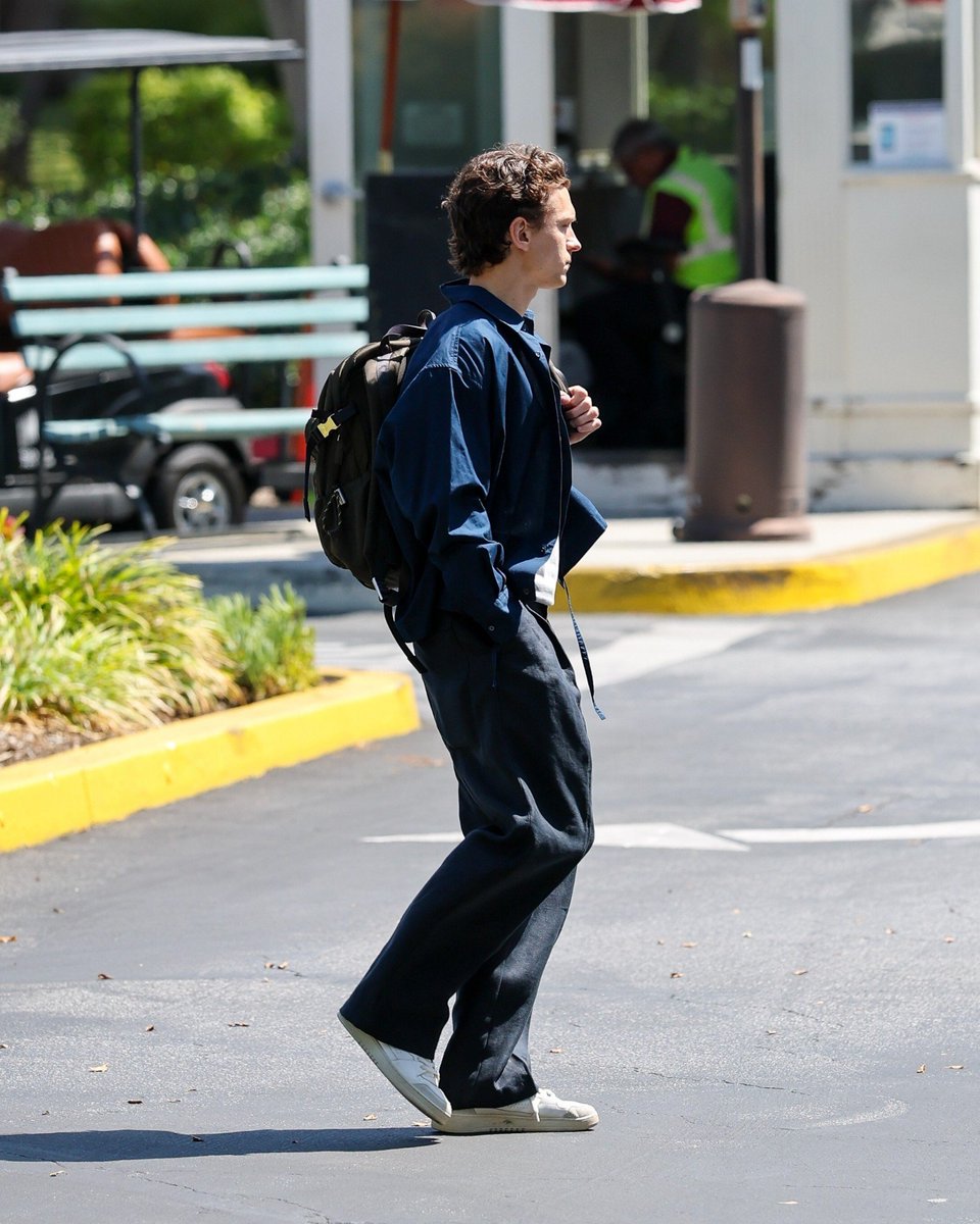 thollandrchives's tweet photo. Tom Holland seen at the Sony Pictures Studios in Los Angeles https://t.co/iPATPFiptz