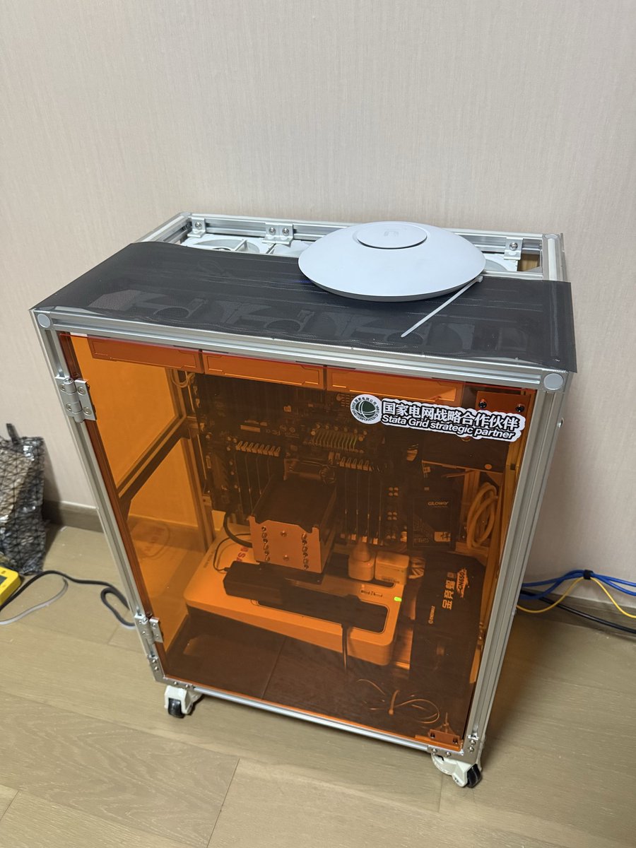 xiaofengdong's tweet photo. @tobi not a fancy one but at least 128G RAM and fun https://t.co/in6UW9zyeb