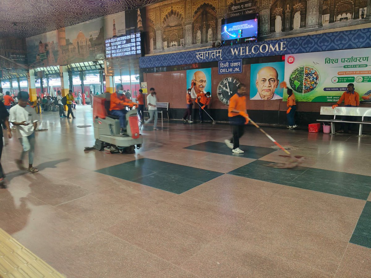 drm_dli's tweet photo. Swacchata Hi Seva - 2026.

Intensive cleanliness drive at Delhi Jn. Railway station.
#SHS2026 #CleanlinessDrive #SWMRules2026 https://t.co/F1Z7cnujjM