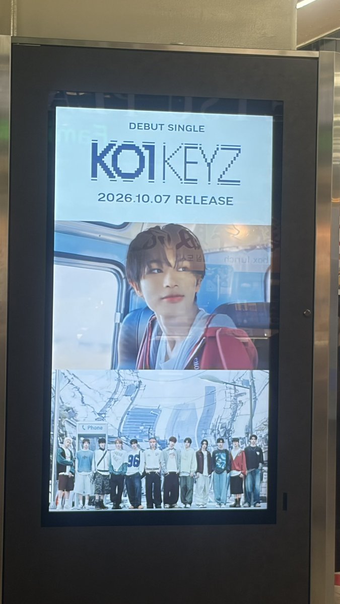 ryg121_no0's tweet photo. 名古屋駅の大樹に会いに行きました🫶🏻︎ ̖́-
最初片面だけ見てて大樹の広告流れんやんって思ったら隣でしたｱﾊﾊ🙃🙃
取り急ぎキュントゥグン♡だけ抑えた❕ぷりちーすぎるがちかわいい💚🍀✨️

#加藤大樹 #DAIKI #KO1KEYZ #KO1KEYZに会いに恋 https://t.co/02r5qG0UOD