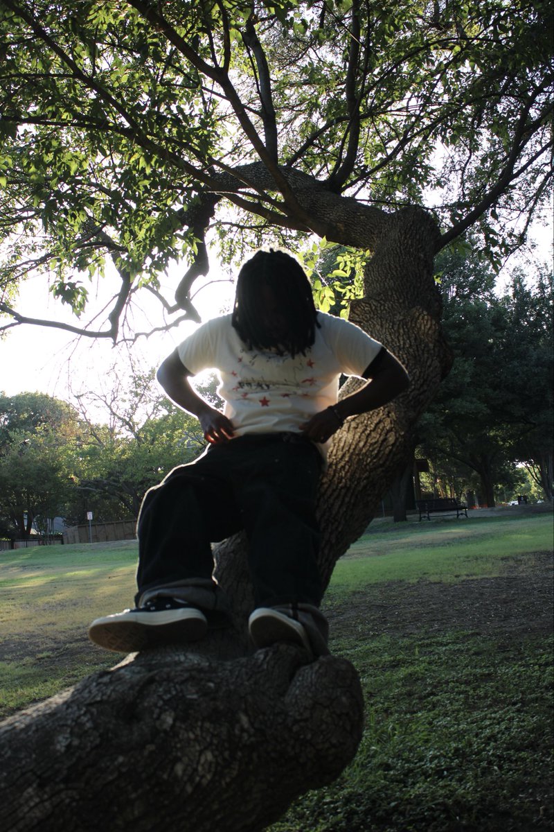 KloverKult's tweet photo. Me pretending to be a Ditch Model ~ 🦇 https://t.co/YIXnMaEtcm
