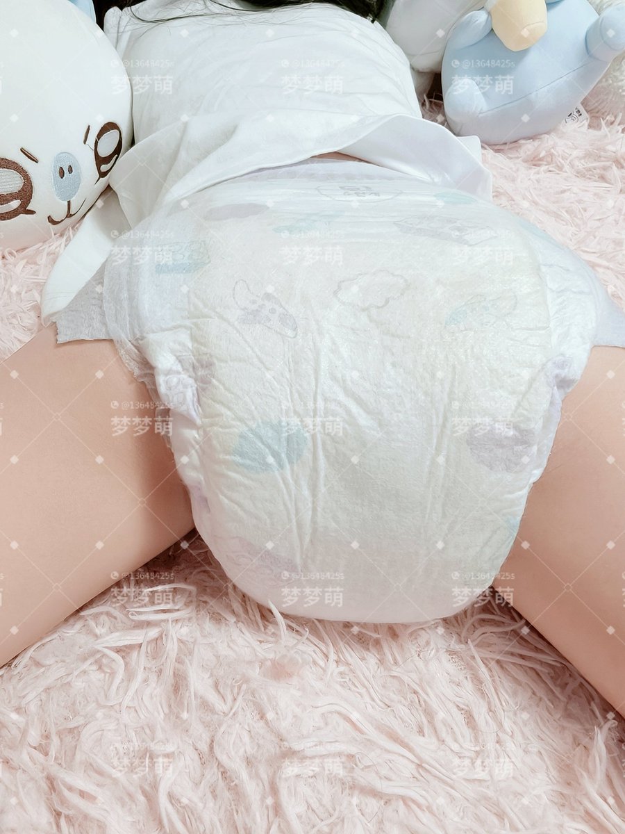 13648425s's tweet photo. 呜～尿布鼓成小气球，人家腿腿合不上啦～
#abdl #尿布 #おむつ #diaper
#幼児退行 #尿布女孩 
#おむつ女子 #기저귀 https://t.co/T1lE5lZ1Tc