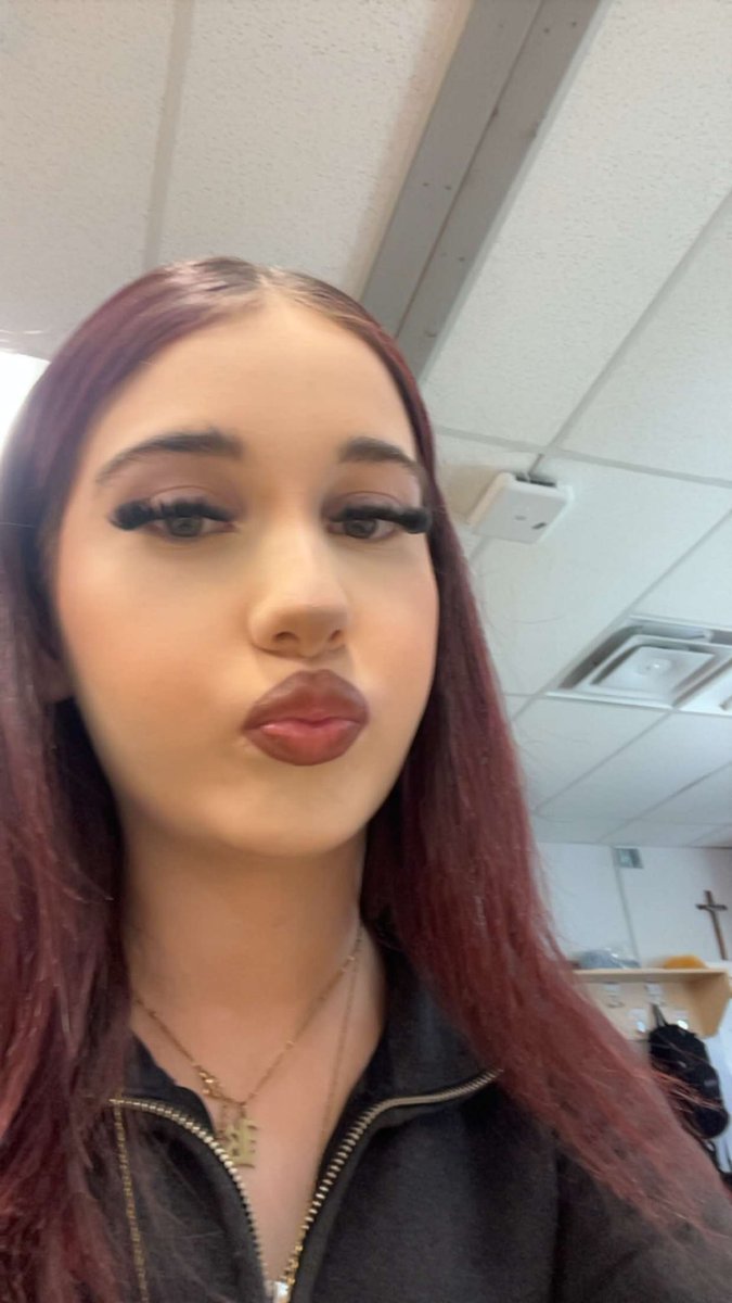 hungrychedder's tweet photo. Who wanna trib to this stupid dumb bitch, I can also tell u lore (im kinda a cuck) https://t.co/Ot3J4H6vtL