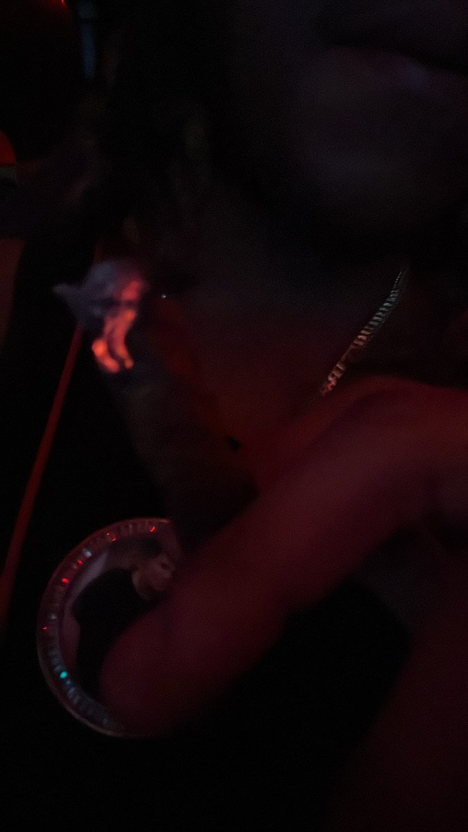 Spazzoutt40's tweet photo. 1:01 #nsfw #chicago https://t.co/JqgrHditTj
