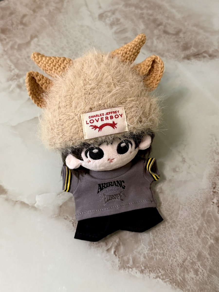 jinkoollections's tweet photo. say hi to my new baby 🥹
jin loverboy in london — doll version 🤍 https://t.co/vmgxxm5JkO