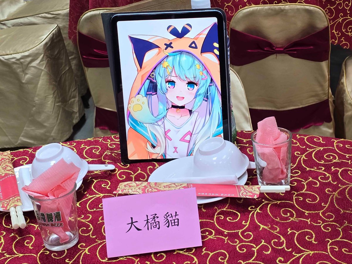 Rumi__0813's tweet photo. 今天是 Rumily 和 Rumily 的婚禮式😭

一直以來，我都由衷地為 Rumily 之間感情這麼好而感到驕傲，沒想到你們竟然真的要結婚了……！
真的沒有比這更讓我開心的事情了。
恭喜你們結婚🎉🍾🎈

原本還很遺憾自己沒辦法參加婚禮，沒想到竟然還幫我準備了座位！！！！謝謝你們😭😭😭

但，沒能以「懶貓子」的身分參加婚禮，真的讓我覺得非常遺憾。

希望你們今後也能一直一直幸福下去，永遠陪伴著彼此💕
