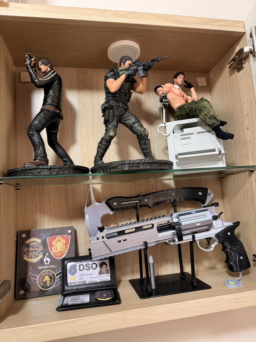 agikun's tweet photo. Bought new shelf. 
Because my RE altar is expanding😮‍💨 https://t.co/JXc2HKqTms