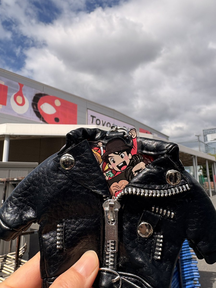 HIRockon_OOOG's tweet photo. 昨日は日本最大級のライブハウス豊洲ピット🤭
スタンディングライブ2回目でした
ちびっ子には辛すぎる整番
次は出来るだけ高い靴で参戦しよう！
次回の参戦時には新しいグッズが出るのか！
楽しみだなぁー

#rockonsocialclub
#男闘呼組 https://t.co/snnHOxA7FY