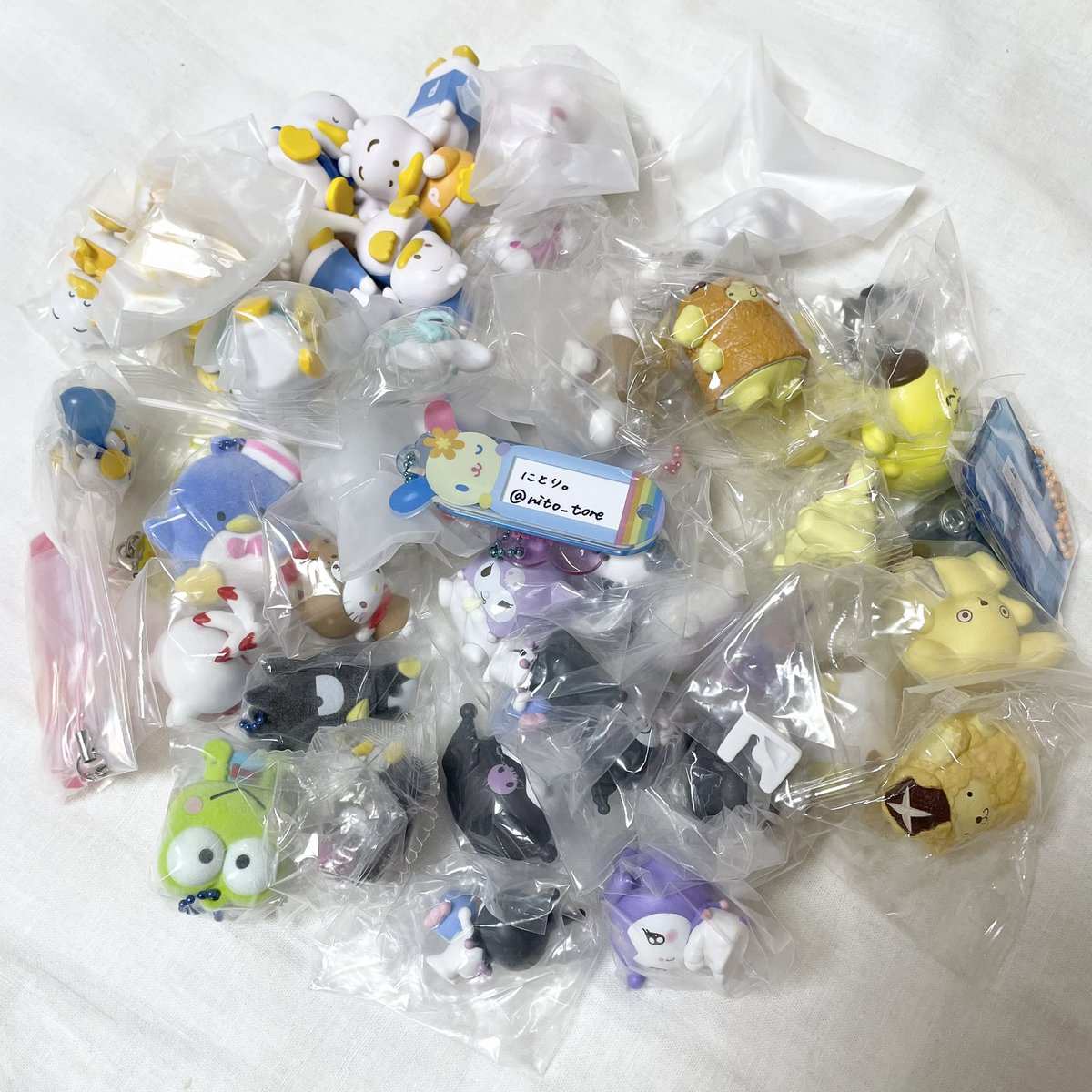 nito_tore's tweet photo. 【譲渡】サンリオ カプセルトイ ガチャ ガシャポン 買取 交換

譲┊︎画像(キャラ名でお聞きください)
※めじるしアクセサリーはありません

求┊︎定価＋送料

┈┈┈┈┈┈┈┈┈┈
▫️PayPay orメルカリ
📮郵送のみ

お気軽にお声かけください😌 https://t.co/O5ucndavHS