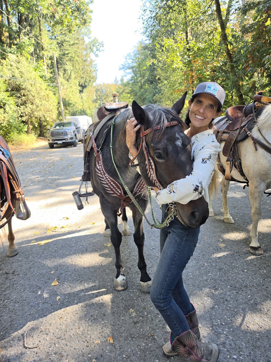 Tayyymackinnon's tweet photo. In my happy place 💕 #horsegirl #canadiangirl #cowgirl #countrygirl #sexy https://t.co/jLfU7Ba9yw