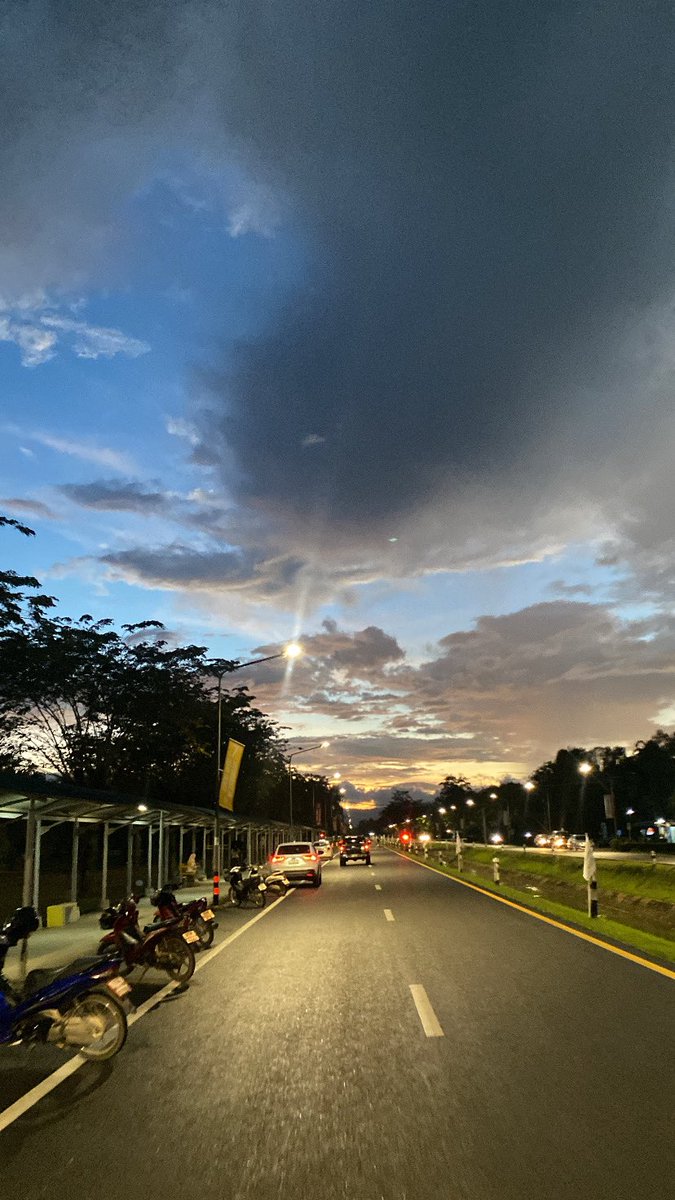 krxtwa's tweet photo. #ป่าพะยอม เหงามากกก https://t.co/8W3mr5uqNX