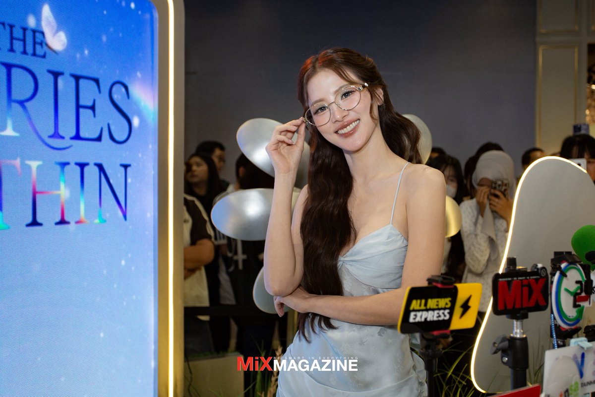 mixmagazinethai's tweet photo. “ใบเฟิร์น พิมพ์ชนก” ร่วมสัมผัสไวบ์แฟชั่นอายแวร์สุดยูนีคที่งาน ‘LENSKART THE FAIRY WITHIN’ POP-UP EVENT

#baifernbah #ใบเฟิร์นพิมพ์ชนก
#LenskartTH #FairyCollectionbyLenskart
#MiXMAGAZINE #mixmagazinethailand https://t.co/P5V5leuDuF