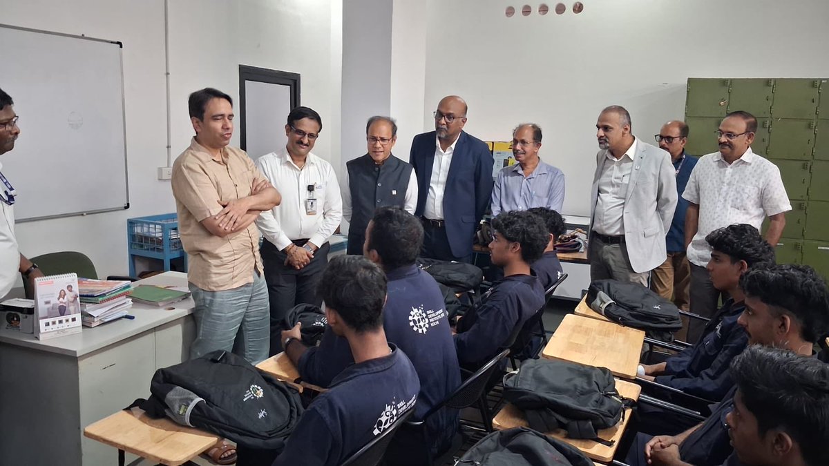 jayantrld's tweet photo. Visited the Skill Development Institute, Kochi, a strong example of industry-led skilling in action.

Led by @BPCLimited under the Ministry of Petroleum & Natural Gas, #SDIKochi offers hands-on training through specialised Welding, Electrical, Instrumentation and Fitter workshops, supported by industry-grade labs and equipment.

This is a model we must take to more sectors and regions! 

@PetroleumMin 
@MSDESkillIndia
