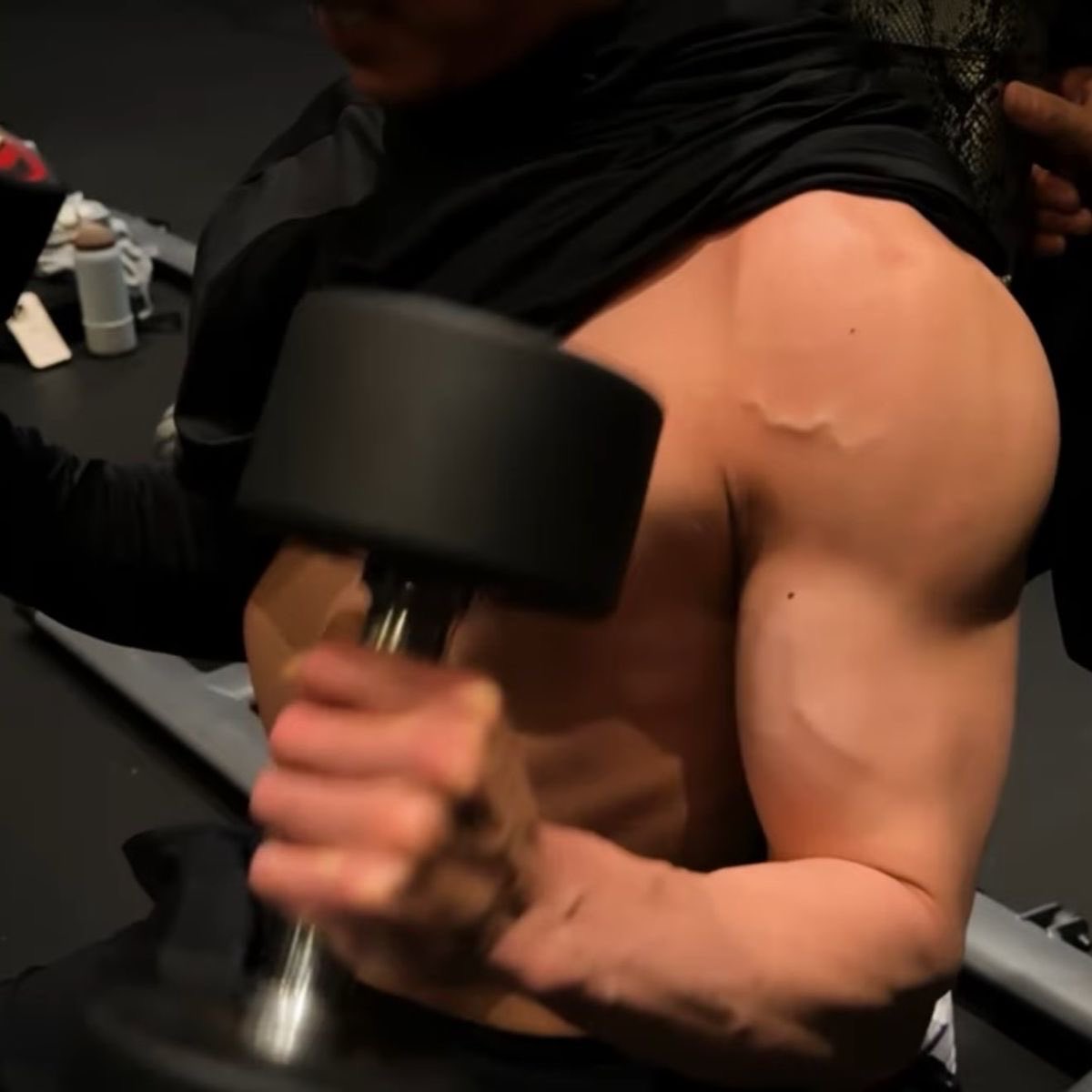 caslatelyy's tweet photo. Day 01

Late night session went good. Slept for 2 hours. Shit happens, but we have something more important to worry about. How’s my back, huh? 

#thehottestguyinyourcity https://t.co/H6SbPr44Zu