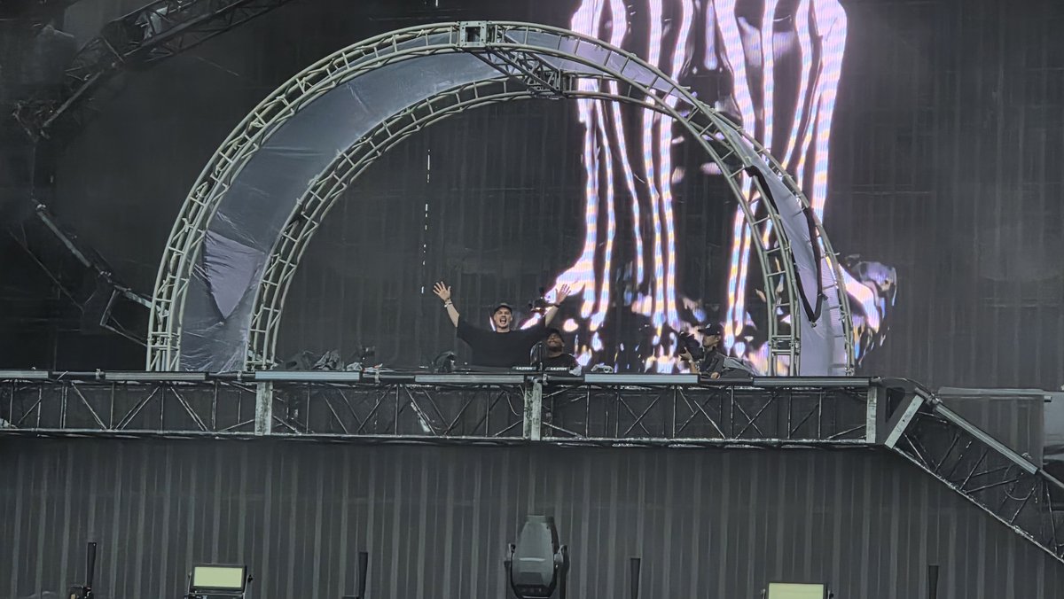flcn_2020edm's tweet photo. Ultra Japan DAY1
念願のMADDIXきたー！
くっそ前きたわえぐち https://t.co/BinjwGs2cW