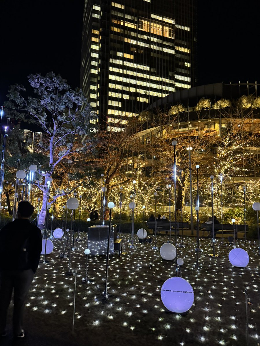 nno_nj's tweet photo. เชียร์ไปทั้งหมดเลยคับ แถมรูททัวร์ดูไฟ✨🎄🌟
-เริ่มที่ Tokyo midtown หรือ Roppongi Hills ก่อนก็ได้ เดินถึงกันแค่10นาที 
-ต่อด้วยนั่งรถไฟไป Hibiya park 15นาที
-ต่อด้วยนั่งรถไฟไปอีก Marunouchi 15นาที

หน้าหนาวที่นี่ประมาณ16:00ก็มืดๆแล้ว แต่ละที่ส่วนใหญ่จะเริ่มเปิดไฟ 17:00 คับ🤩 https://t.co/FLQncG5em2
