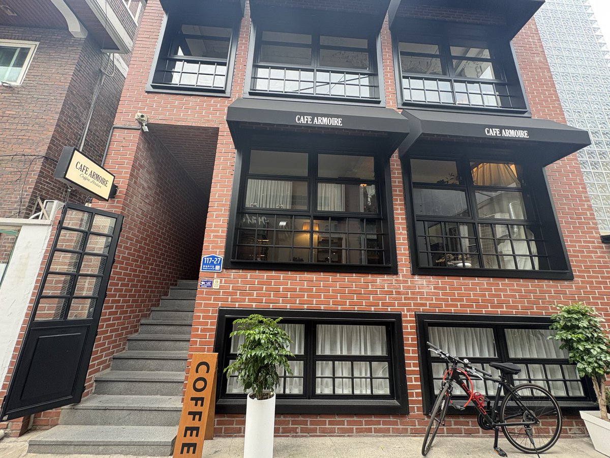 sjmariii's tweet photo. 2日目は
狎鴎亭ロデオで美容院💇‍♀️
高速ターミナル
建国入口　兄さんカフェで休憩
（종진くんに会えた✨）
聖水買い物

#韓国旅行 https://t.co/I5YoUDxnYi