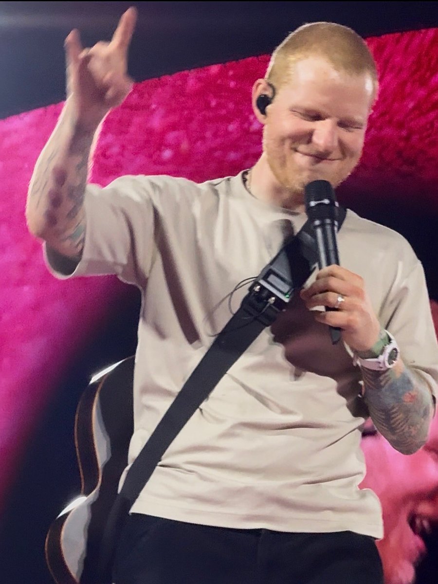 StroiescuLilia's tweet photo. Ed Sheeran - the smile of the day https://t.co/mrn70hwduq