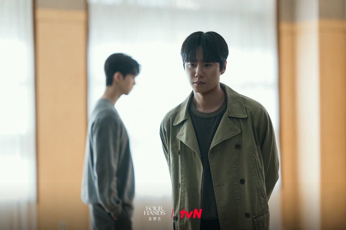sunlinerss's tweet photo. Asing banget kayak gak pernah pelukan, nyenderan, pegang tangan, main piano bareng, dikejar bareng, nginep 3 harian, tukeran sweater, pasangin hansaplast, lepasin serpihan kaca, dan lain lainnya, apa perlu gua list ya ini?? https://t.co/AVsYHQS1pm