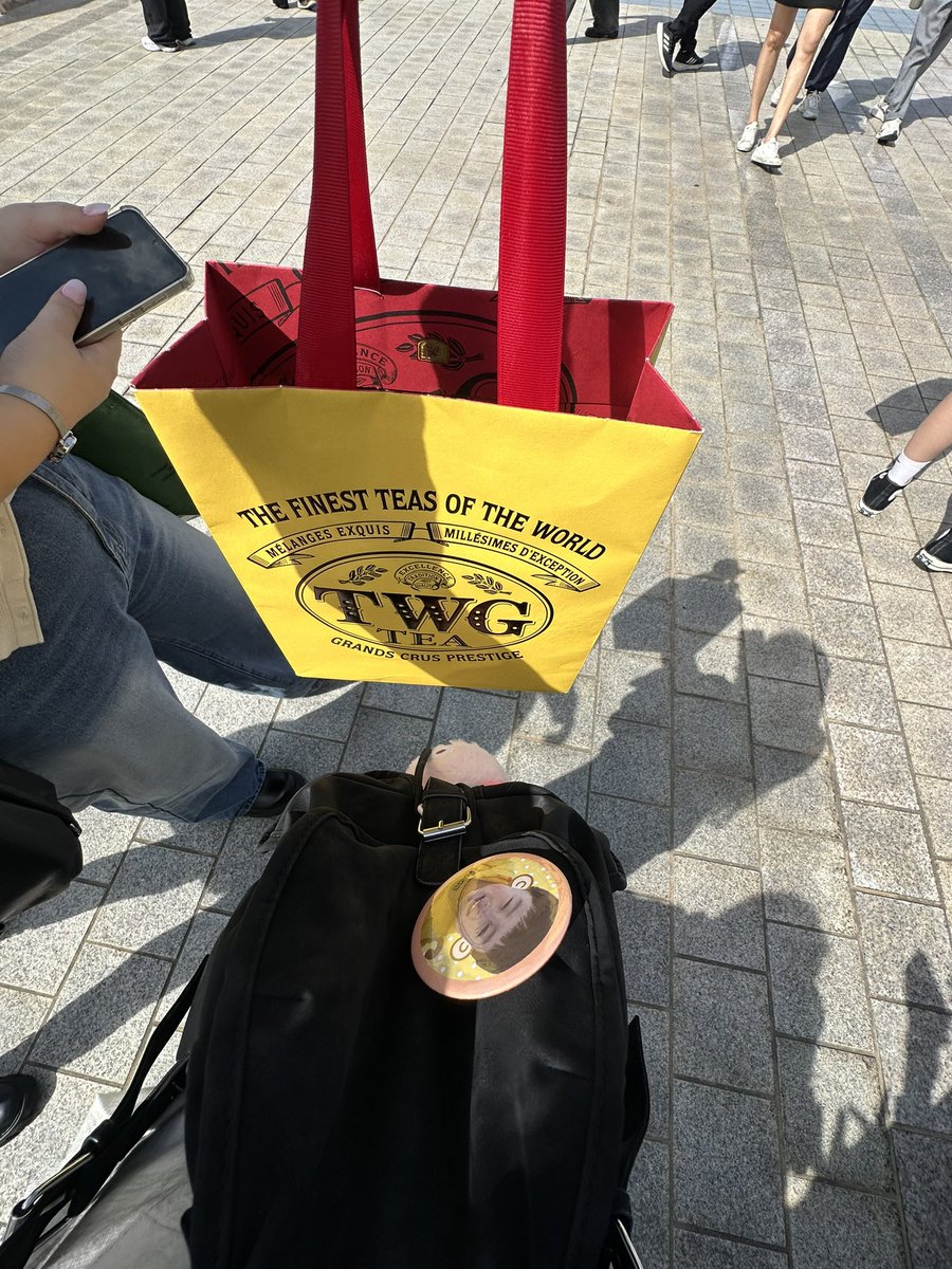 eomverse113's tweet photo. 날 찾아라!! 나눔 받는분들 찾아오시오!!

장소:의료실 맞은편!! 가방 보이면 찾아오세요!!
5시전까지 와주세요!!🔥⭐️
(쭈아랑 같이 있어요!!) https://t.co/vYBwYBqQHA