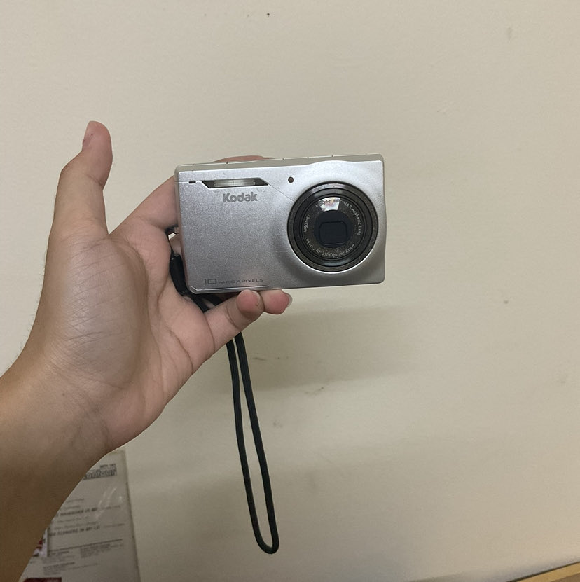 magenstar8's tweet photo. ปล่อยต่อ กล้องดิจิตอล kodak 
สภาพดี ระบบทำงานตามปกติ แฟลชออก

*มีสายชาร์จ / กระเป๋า / สายคล้อง +(แถมตัวสายโอนรูป) 

ลดเหลือ 1,550฿ รวมส่ง 
สนใจ /ขอดูรูปจากกล้องเพิ่มเติม 
เดมมาได้เลยค่ะ 🤚🏻
#ส่งต่อกล้อง #กล้อง #กล้องดิจิตอล #กล้องดิจิตอลมือสอง #กล้องดิจิตอลเก่า #kodak https://t.co/5bmvVRJ8Vw