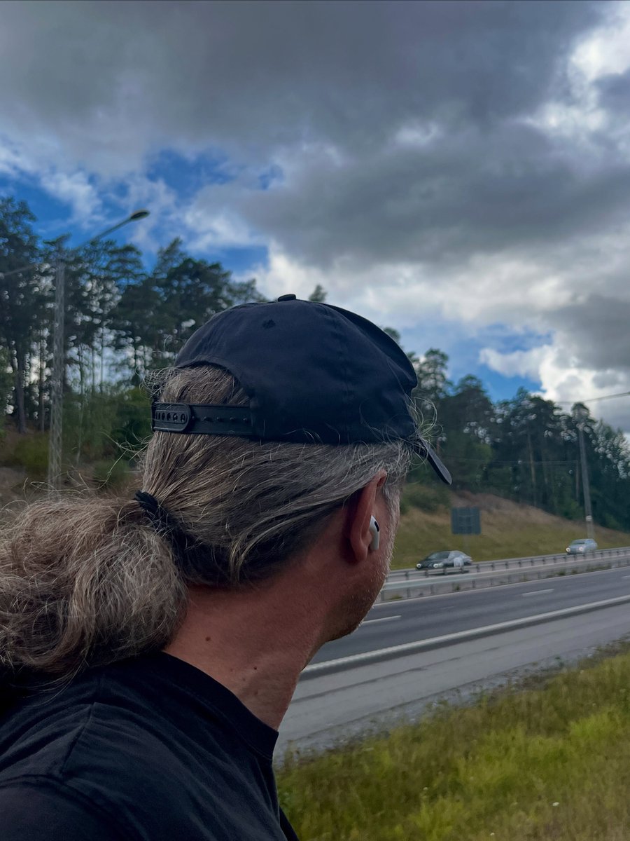 allisonsmithqjs's tweet photo. 334: A short walk along the motorway. Hag Hårig https://t.co/MLRa839KSK