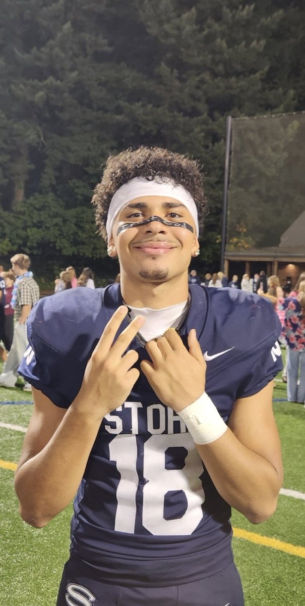 NWBallers's tweet photo. #CamasAtSkyview
📍 Kiggins Bowl

Just when Papermakers get within 3 (at  9  min left 4th QTR)...

 @AdariusSparrow catches a 76 yard bomb. Them scores again a few minutes later to clinch Storm's 1st win over Camas since 2011.

FINAL

Camas - 21
Skyview - 38

#WaFbScores https://t.co/uqtdjz3g7g