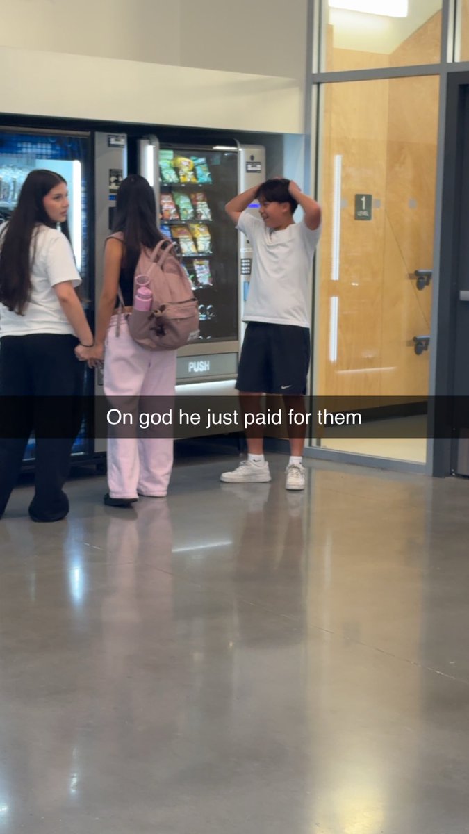 farmgrind's tweet photo. Found this on another tweet of this kid fluffing his hair infront of older gyaldems https://t.co/1Zw3LHg6ah