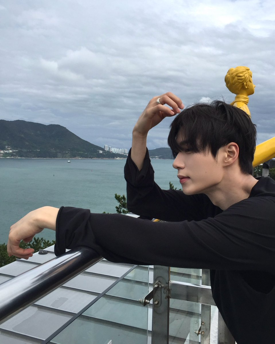 sinxmio's tweet photo. 아…………………………………………………….. https://t.co/MW5isPOTFk