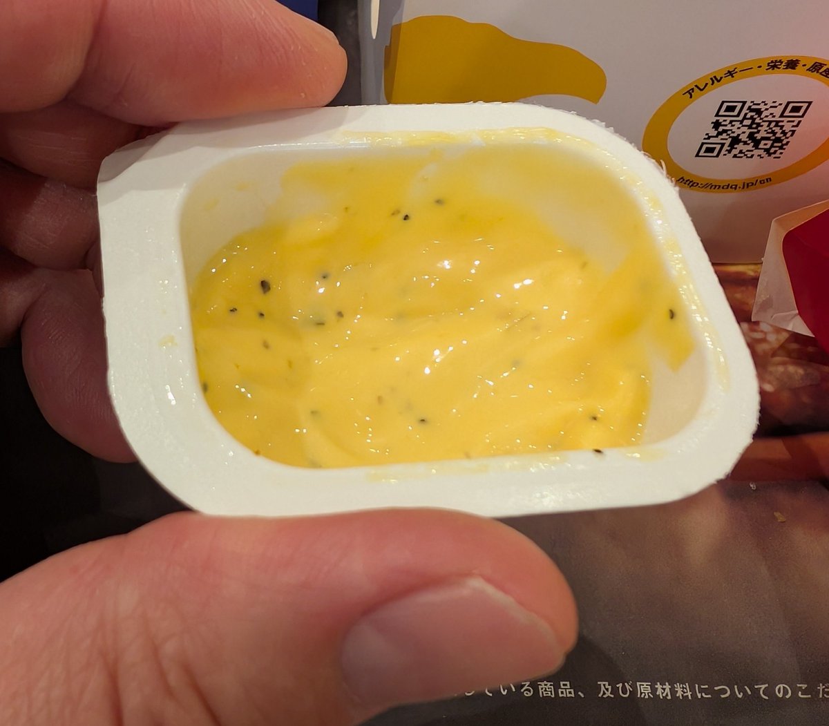 A_miraku's tweet photo. このムックのナゲ���トソース
黄金卵のタルタルソースだっけ？
ナゲットよりポテトに付けて食べたほうが美味しい😄（個人的感想） https://t.co/ozR3T8NOGr