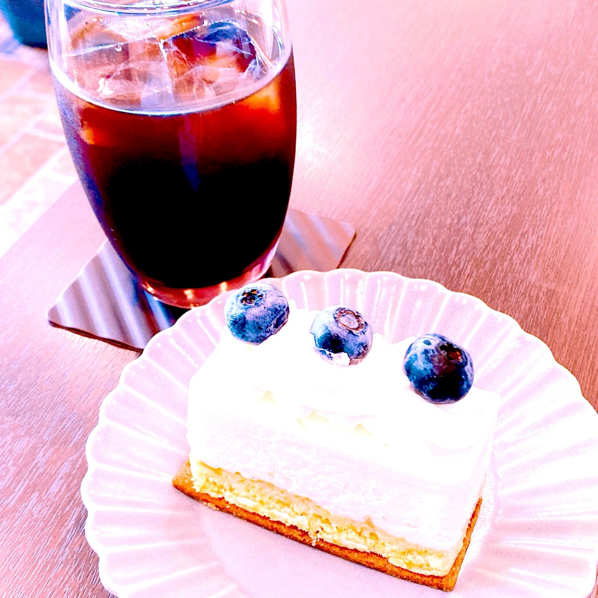 CallieChesni's tweet photo. お腹いっぱいになるとなんだか気分もゆるれて、外の風もいつもよりやわらかく感じる気がするんだよね…
#フォロバ100 https://t.co/eOOHCQexNt